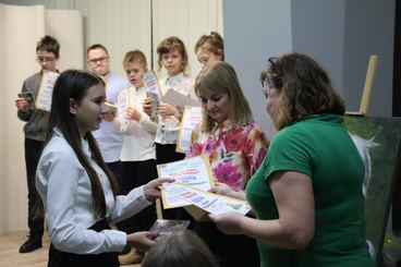 Inscenizacja z udziałem uczniów wieluńskich szkół w Bibliotece Miejskiej - dotyczyła Nagrody Nobla